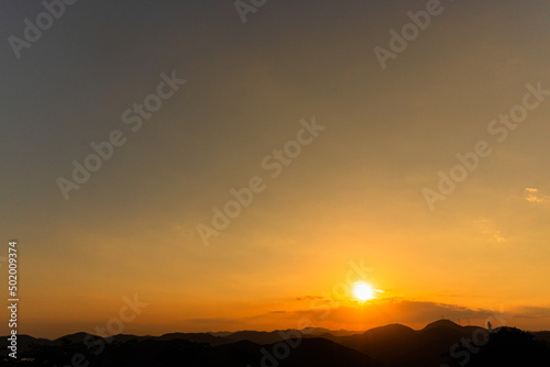 万葉の岬から望む夕日