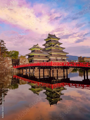 Tableau sur toile Matsumoto Castle with bridge
