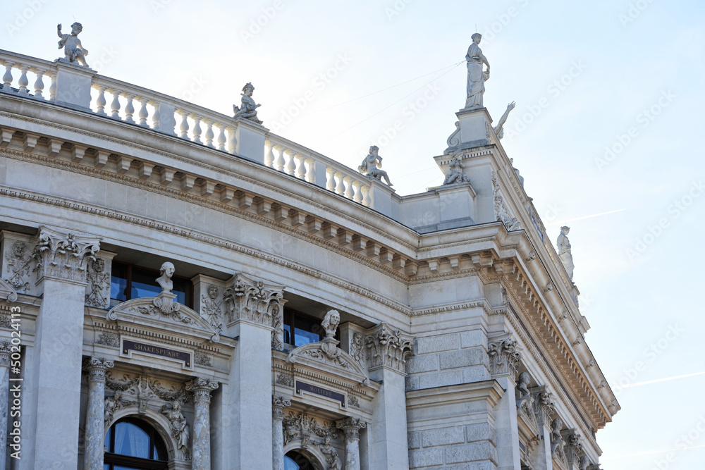 Fassade des berühmten Burgtheaters in Wien, Österreich