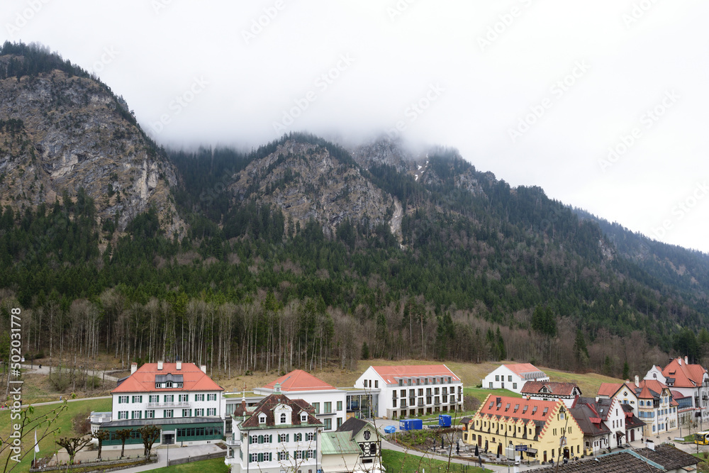 blick auf alpen in hohenschwangau, bayern, deutschland blick auf alpen in hohenschwangau, bayern, deutschland