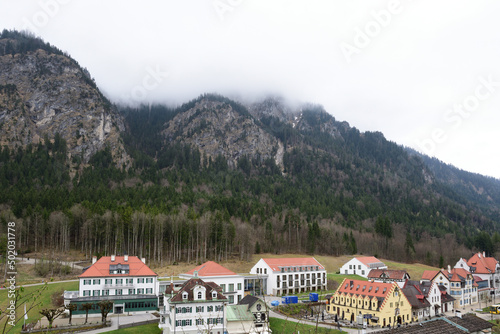 blick auf alpen in hohenschwangau, bayern, deutschland