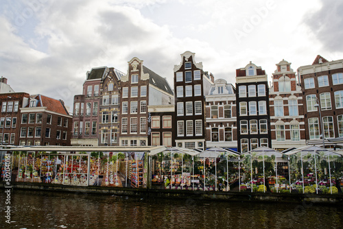 Vue d'ensemble des boutiques du marché au fleurs d'Amsterdam