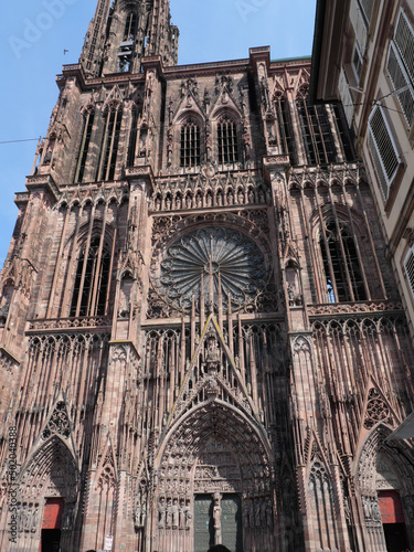 Südwest Seite des Straßburger Münsters (Straßburg, Elsass, Frankreich) mit Hauptportal und Rosette