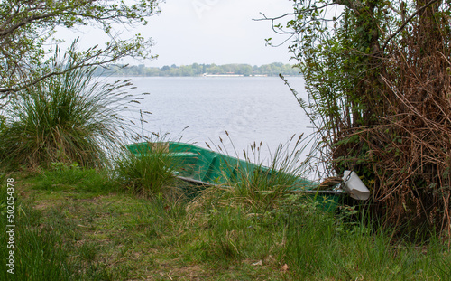 Barque sur le lac de Léon - Landes - France photo