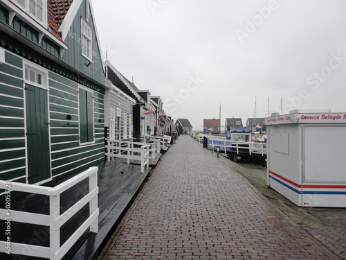 Holanda, casinhas da cidade de volendam photo