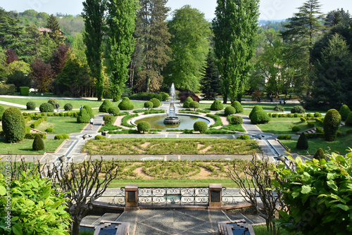 Fontana nel giardino di Villa Toepliz, Varese, Italia photo