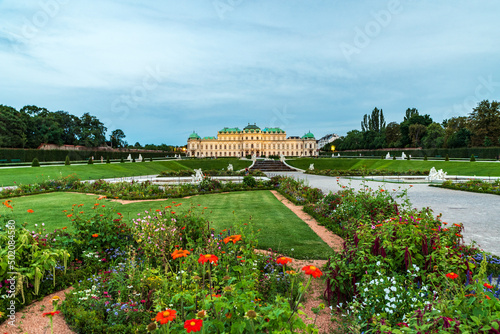 Fotografija Oberes Belvedere chateau and gardens in Vienna city in Austria