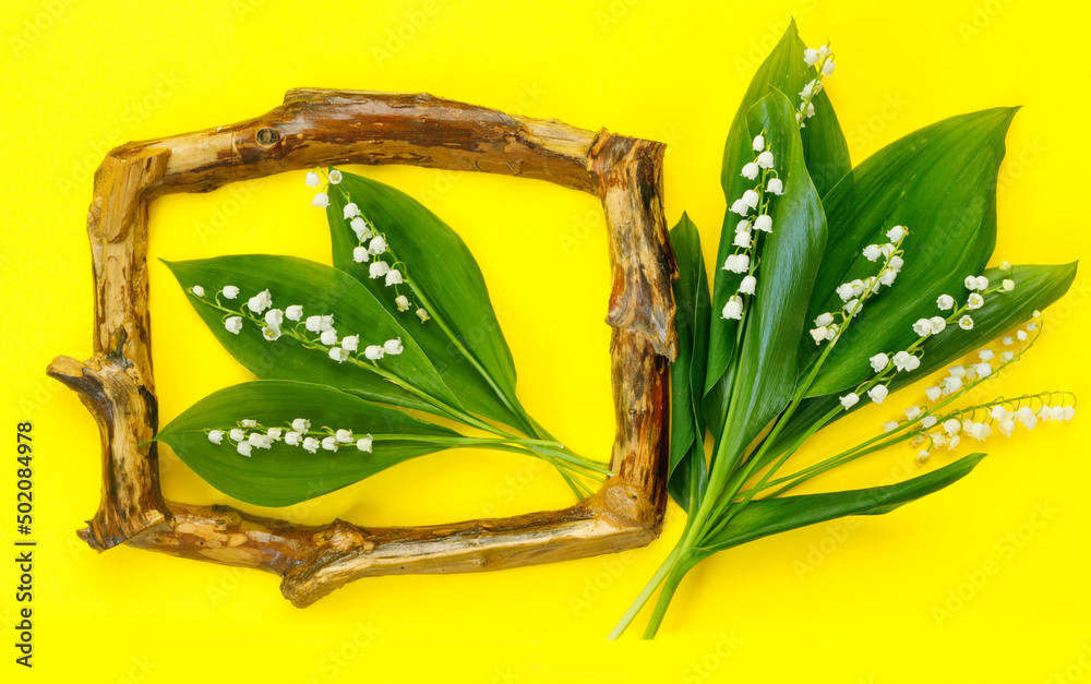 Obraz premium Greeting card for mother's day with bouquet of tender lilies of the valley with wooden frame