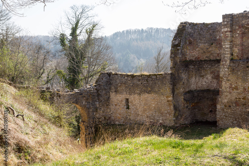 Ruines du château et murailles photo