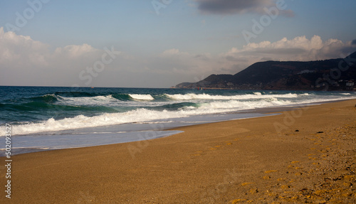 Fototapeta Naklejka Na Ścianę i Meble -  Sea, shore, waves running onto the sand. Alanya, Türkiye