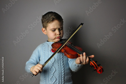 Little boy with violin
