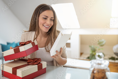 Slika na platnu Happy woman receive gift box