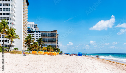 Fototapeta Naklejka Na Ścianę i Meble -  panoramic beach and city view of Fort Lauderdale. Florida 
