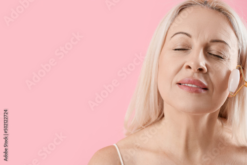 Mature blonde woman with fa...