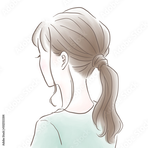 髪をひとつにまとめている後ろ姿の女性のイラスト素材 photo