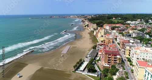 Il lungomare di Nettuno, cittadina vicino Roma.
Vista aerea del litorale romano. Italia.