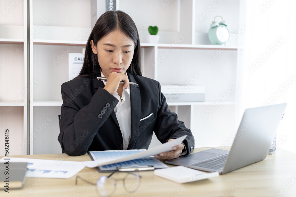 Business woman analyzing data graph in private office room, Presents Graph data and plan marketing strategies for executives who attend team meetings to analyze and develop for business. Business woman analyzing data graph in private office room, Presents Graph data and plan marketing strategies for executives who attend team meetings to analyze and develop for business.