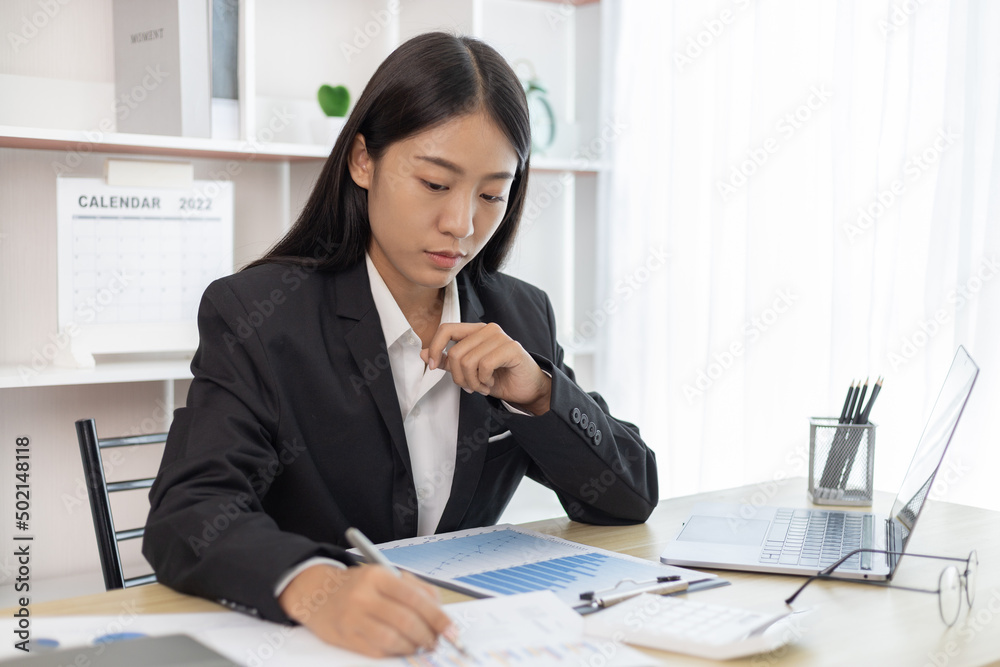 Business woman analyzing data graph in private office room, Presents Graph data and plan marketing strategies for executives who attend team meetings to analyze and develop for business. Business woman analyzing data graph in private office room, Presents Graph data and plan marketing strategies for executives who attend team meetings to analyze and develop for business.