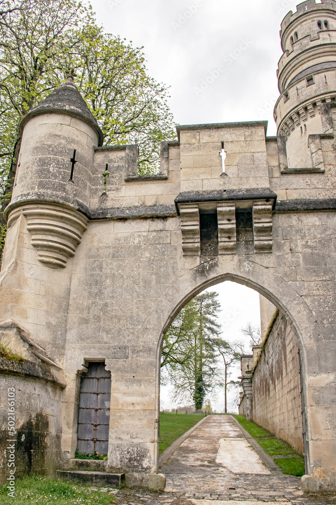 Fototapeta premium Pierrefonds. Entrée face nord du château. Oise. Picardie. Hauts-de-France