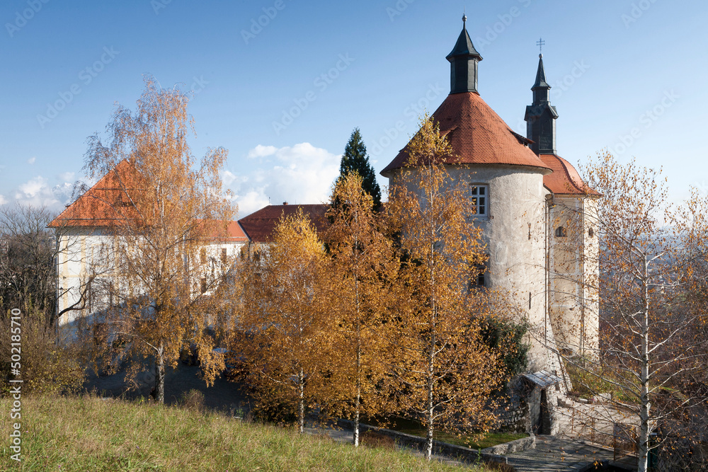 Obraz premium Skofia Loka. Slovenia. Il castello, 1651 con l'aggiunta di una poderosa torre del XVI secolo