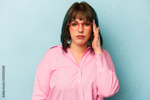 Young caucasian woman isolated on blue background pointing temple with finger, thinking, focused on a task.