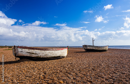 Foto Fishing boats on the beach in May at Aldeburgh in Suffolk East Anglia England