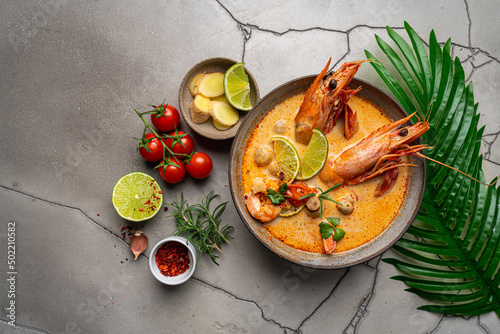 Photos Tom Yam kung Spicy Thai soup with shrimp, seafood, coconut milk and chili pepper