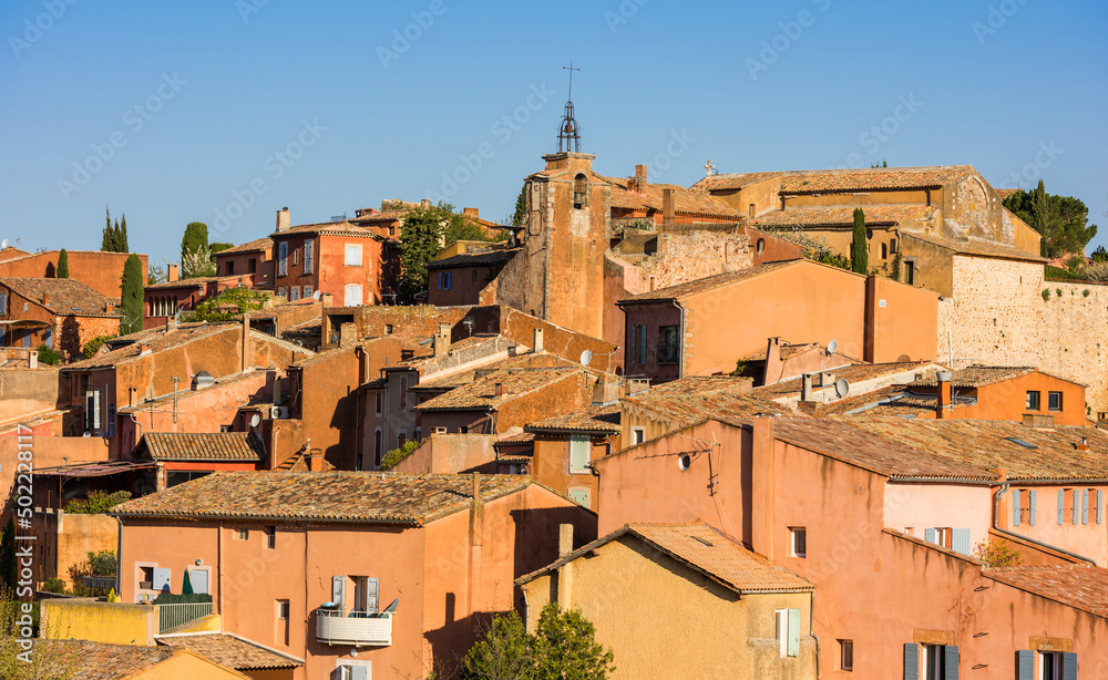 Blick auf Roussillon (Vaucluse), Provence, Frankreich - obrazy, fototapety, plakaty 
