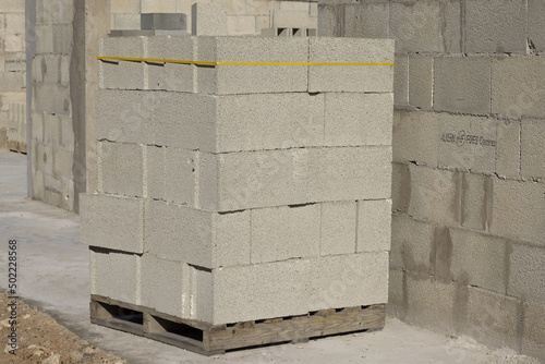 Cuadro en lienzo chantier de construction d'une maison en parpaings
