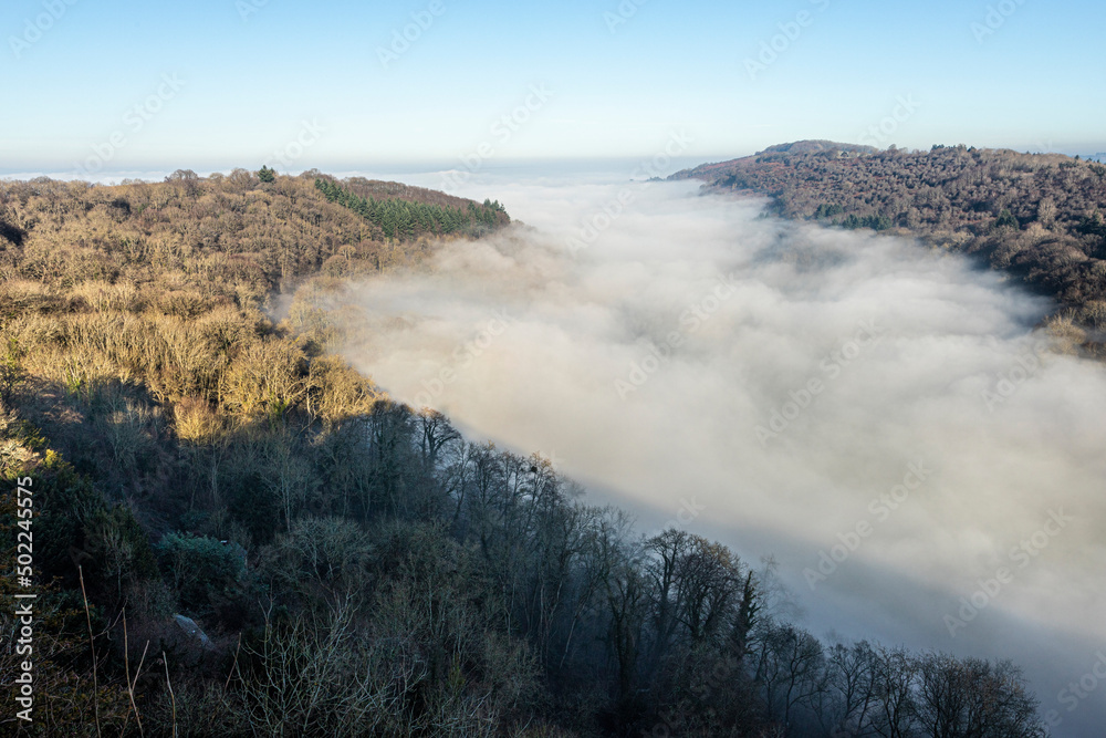 Fototapeta premium The River Wye totally obscured by mist due to a temperature inversion, seen from the viewpoint of Symonds Yat Rock, Herefordshire, England UK