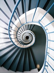 Fotobehang Trappen Blauwwitte wenteltrap stijlvol design  © Mika
