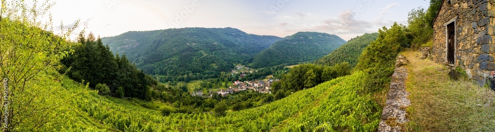 Cabane de pierres sur les Palhàs de Molompize, Viticulture, Molompize, Cantal, Auvergne-Rhône-Alpes, France