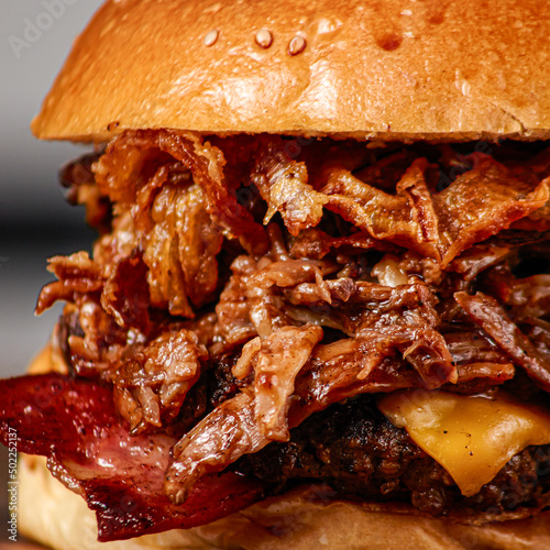 Hamburguesa con carne desmechada