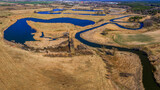 Meandrująca rzeka Łyna oraz stawy na Warmii w północno-wschodniej Polsce