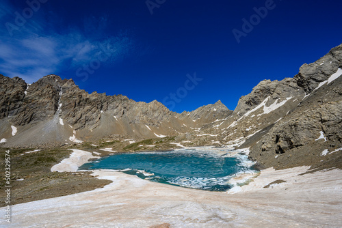 Fototapeta Naklejka Na Ścianę i Meble -  lac des neuf couleurs