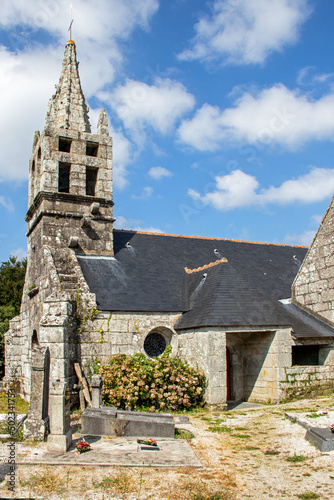Ploërdut. Eglise Saint-Yvon de Locuon et cimetière. Morbihan. Bretagne