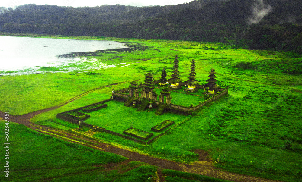 Fototapeta premium A temple in Bali in the mountains 
