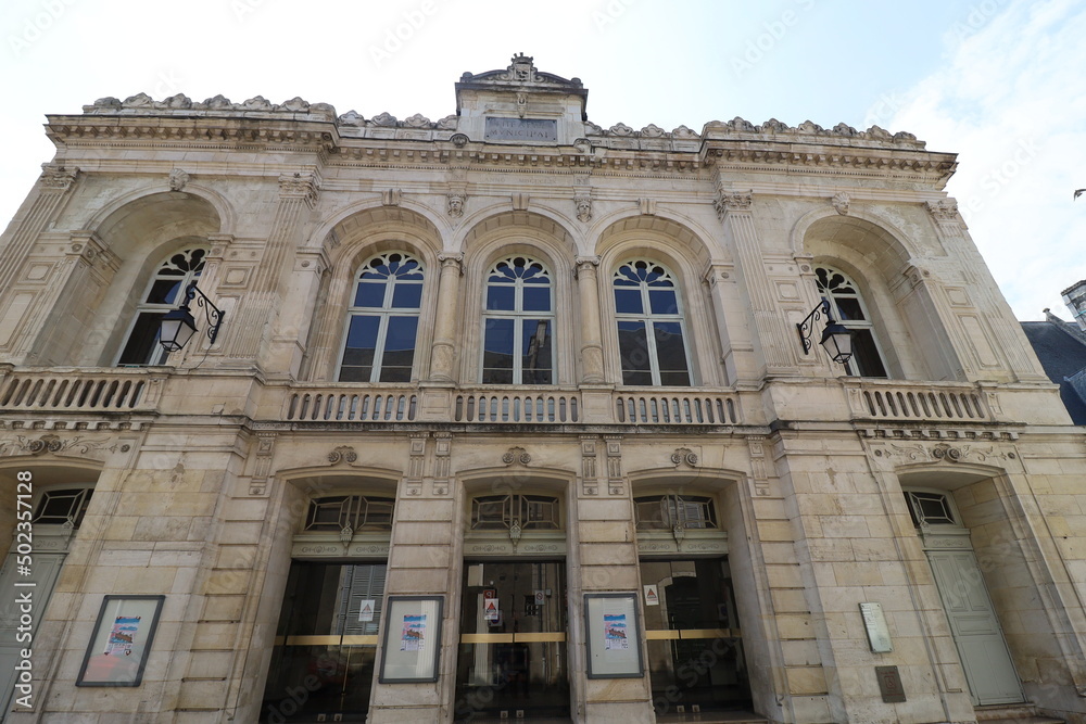 Le théâtre municipal de Bourges, théâtre Jacques Coeur, vue de l'extérieur, ville de Bourges, département du Cher, France