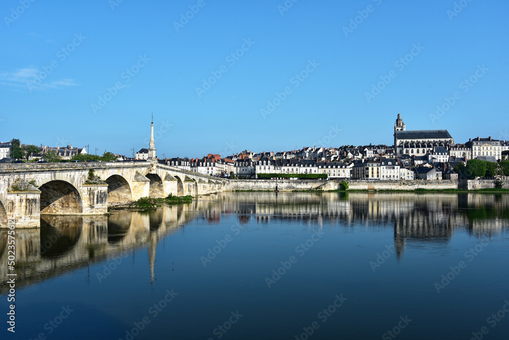 Fototapeta premium Frankreich - Blois - Brücke Jaques Gabriel
