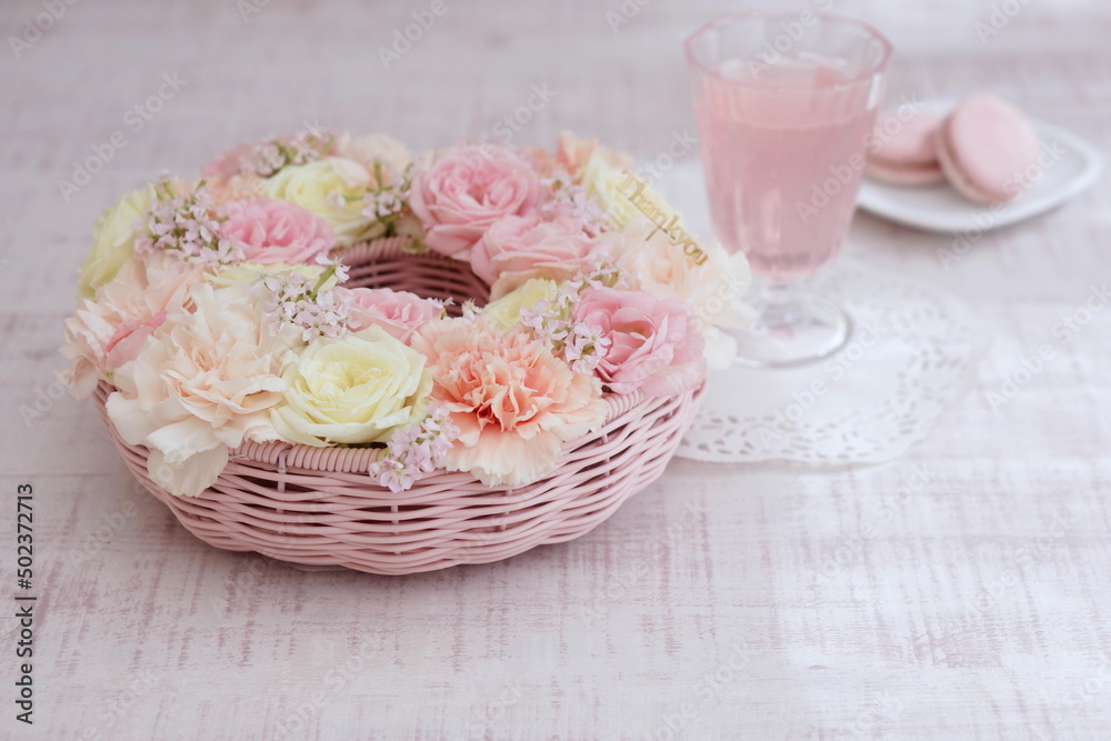 カーネーションとバラの花かご カーネーションとバラの花かご