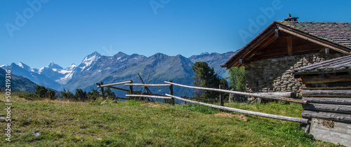 Fotografiet Landscape in Chandolin village in the district of Sierre in the Swiss canton of