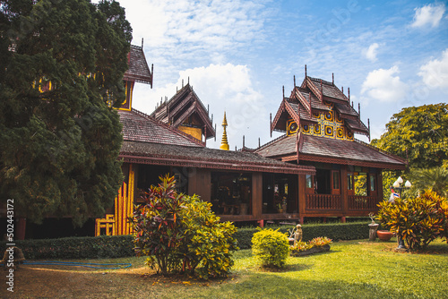 Tableau sur toile Wat Nantaram in Phayao, Thailand