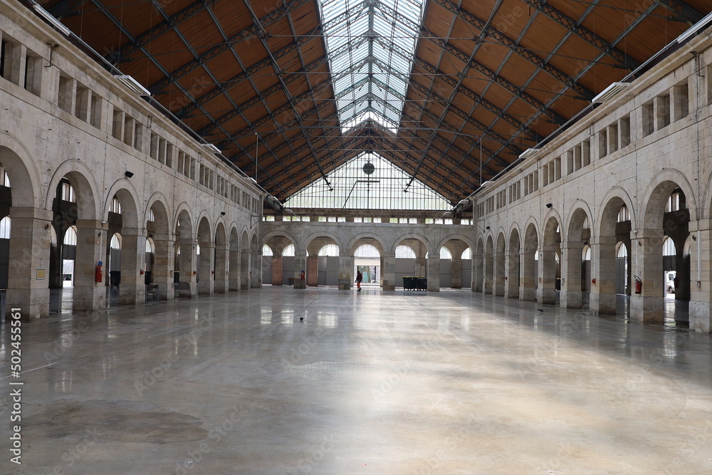 La halle au blé, désormais halle du marché, ville de Bourges, département du Cher, France