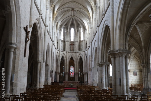 L   glise catholique Saint Pierre  int  rieur de l   glise  ville de Bourges  d  partement du Cher  France