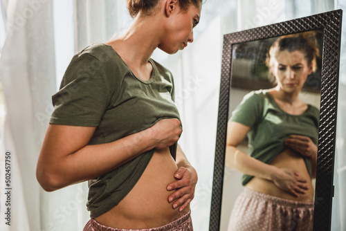 Photos Woman Suffering From Stomach Cramps