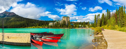 Photographie Canoes on Lake Louise, Banff National Park, Canada