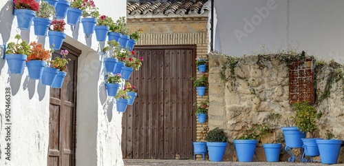 Fotografía village blanc d'iznajar en Andalousie, village perché au dessus d'un lac avec se