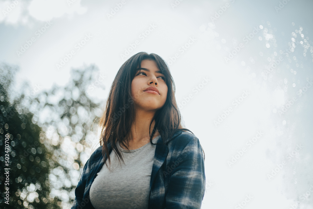 Retrato de mujer joven sonriente, Concepto de personas. Retrato de mujer joven sonriente, Concepto de personas.