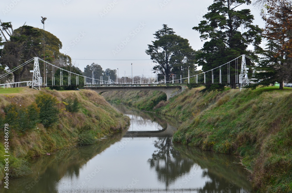 puente sobre arroyo