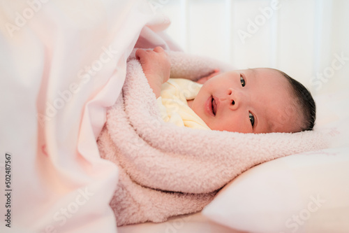 嬉しそうな赤ちゃん © YUTO PHOTOGRAPHER
